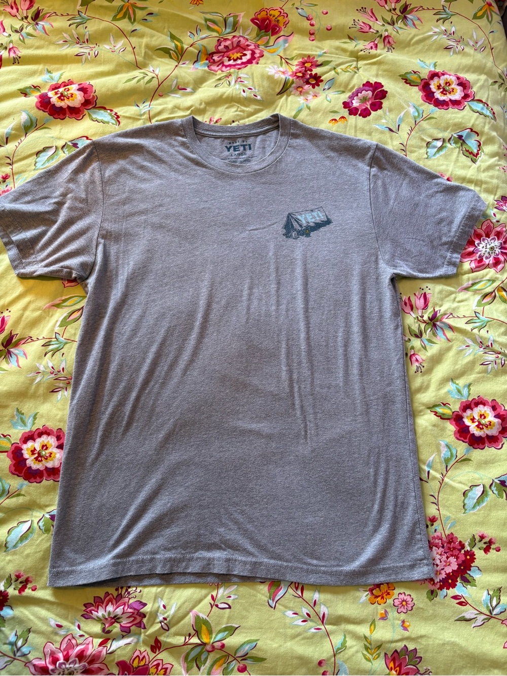 Yeti coolers tent camping logo gray tee t-shirt large 28x21 GUC